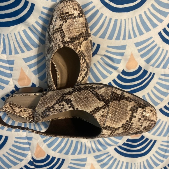 Clarks collection taupe snake New sling back shoes. - Picture 10 of 10